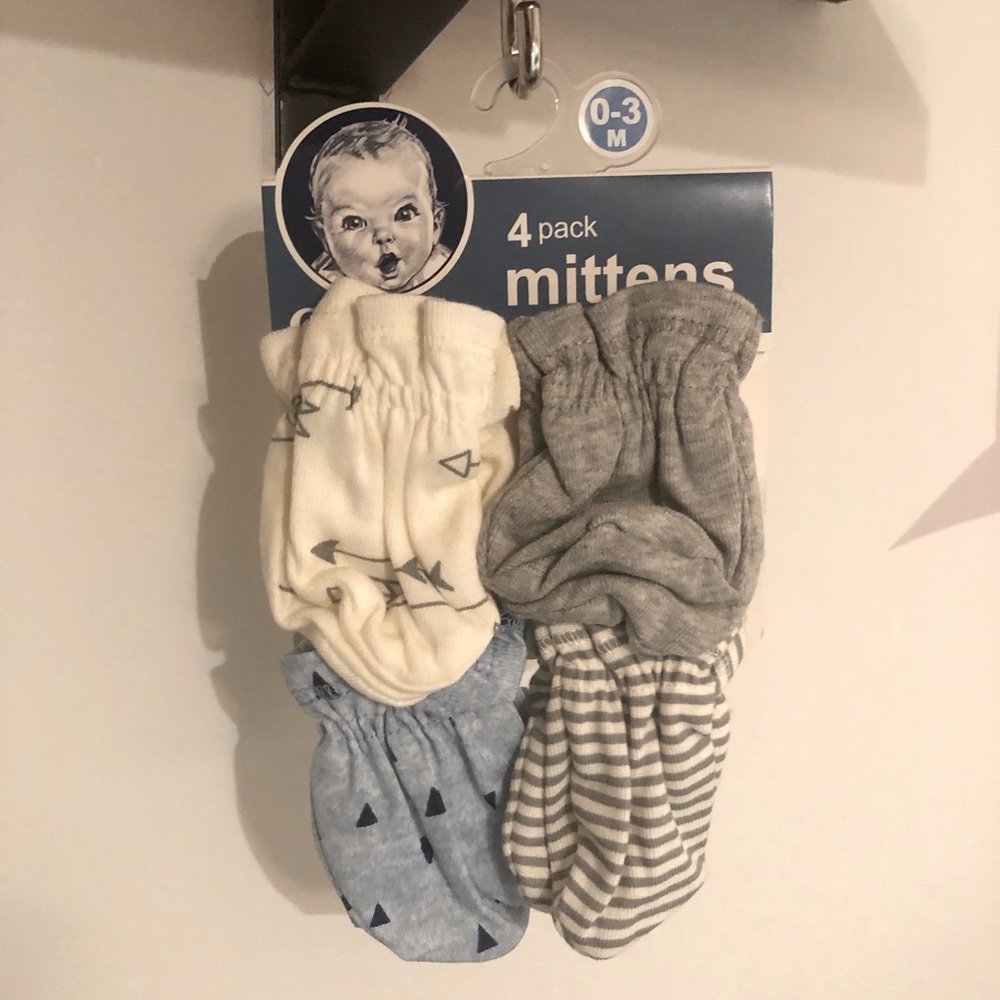 NWT Newborn Anti-Scratch Mittens